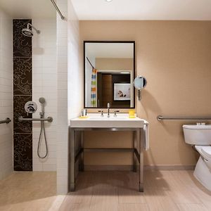 Deluxe King Room Adapted Tub Mobility Accessible